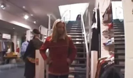 Dojrzała blondynka Erica Lauren sprawia, filmy animowane xxx że najlepsze i najbardziej zabawne ludzie głupie